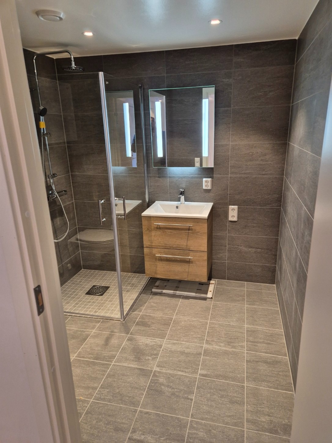 Bad. Her er det vaskemaskin, som ikke fremkommer på bildet